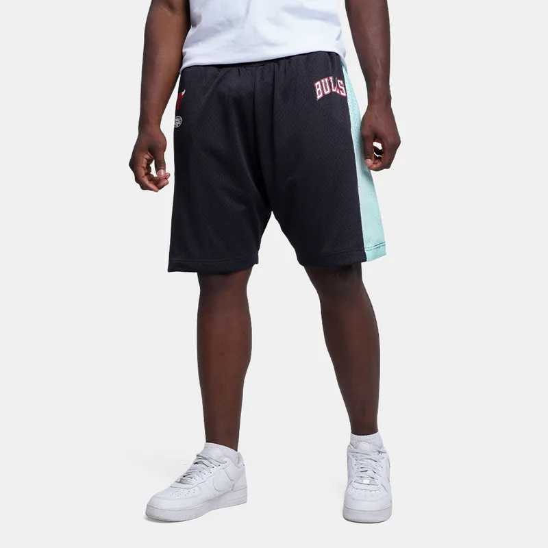 Mitchell & Ness Warehouse Rave Shorts Bull (9000278315_1982)