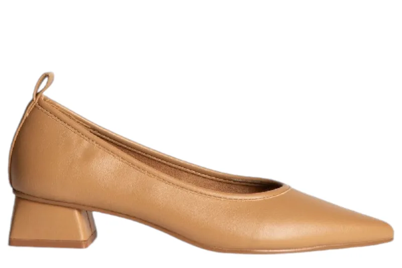 Γόβα Corina Κοντές Μυτερές M4670-CAMEL Γυναικείο