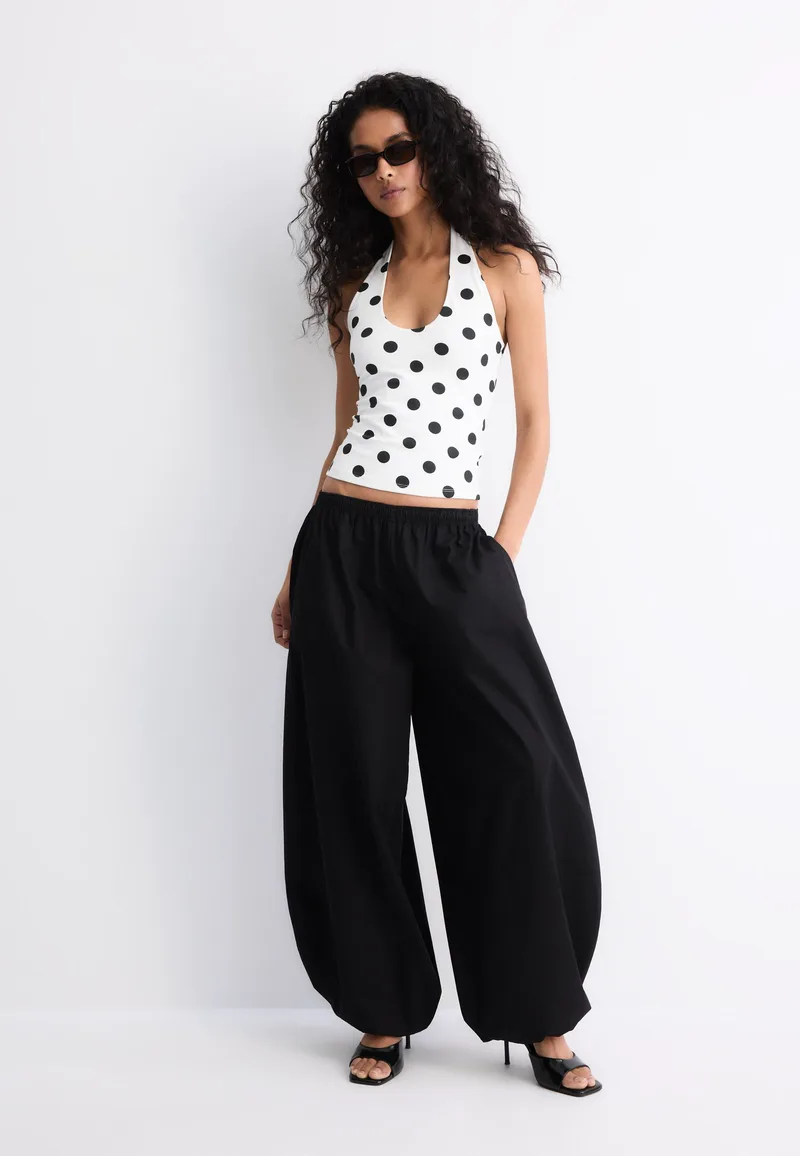 Stradivarius Βασικό Τοπ Με Λαιμόκοψη Halter Εκρού Xs