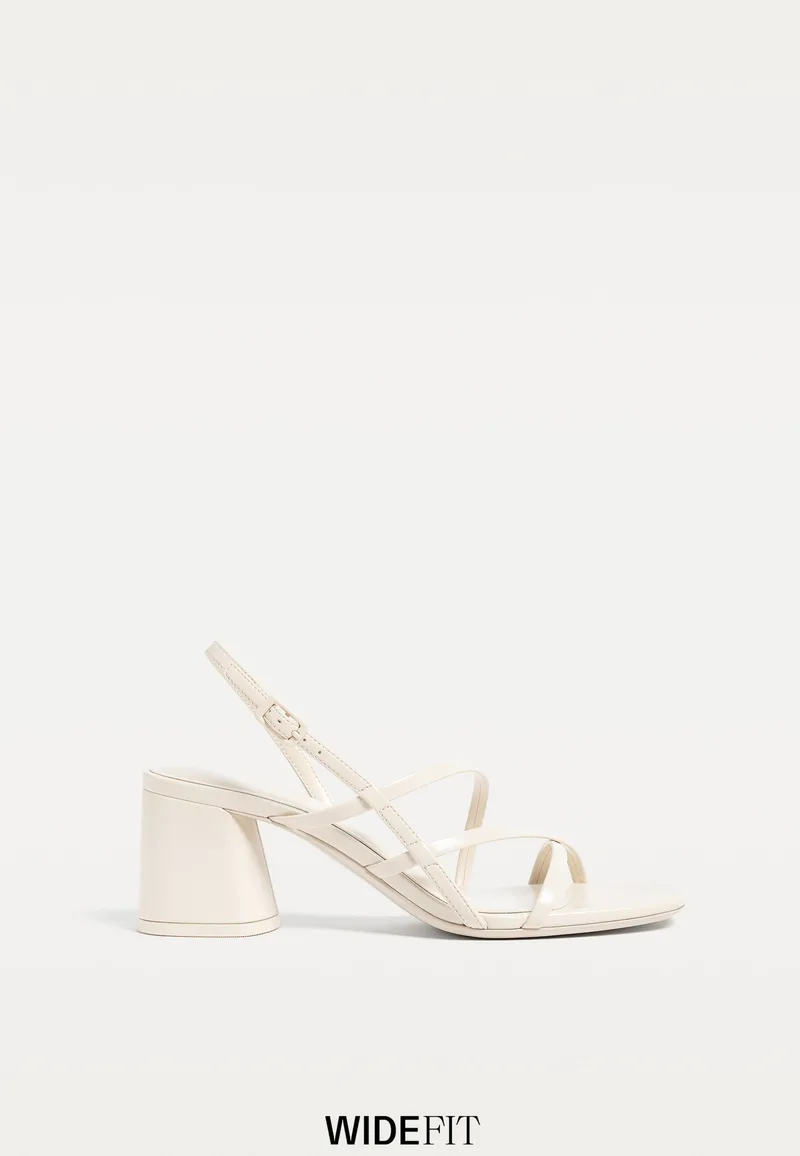 Stradivarius Wide Fit. Πέδιλα Με Φαρδύ Τακούνι Εκρού 37