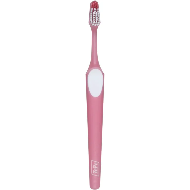 TePe Nova Medium Toothbrush Οδοντόβουρτσα Μέτριας Σκληρότητας που Διευκολύνει την Πρόσβαση στα Πίσω Δόντια & Κωνική Κεφαλή 1 Τεμάχιο - Ροζ