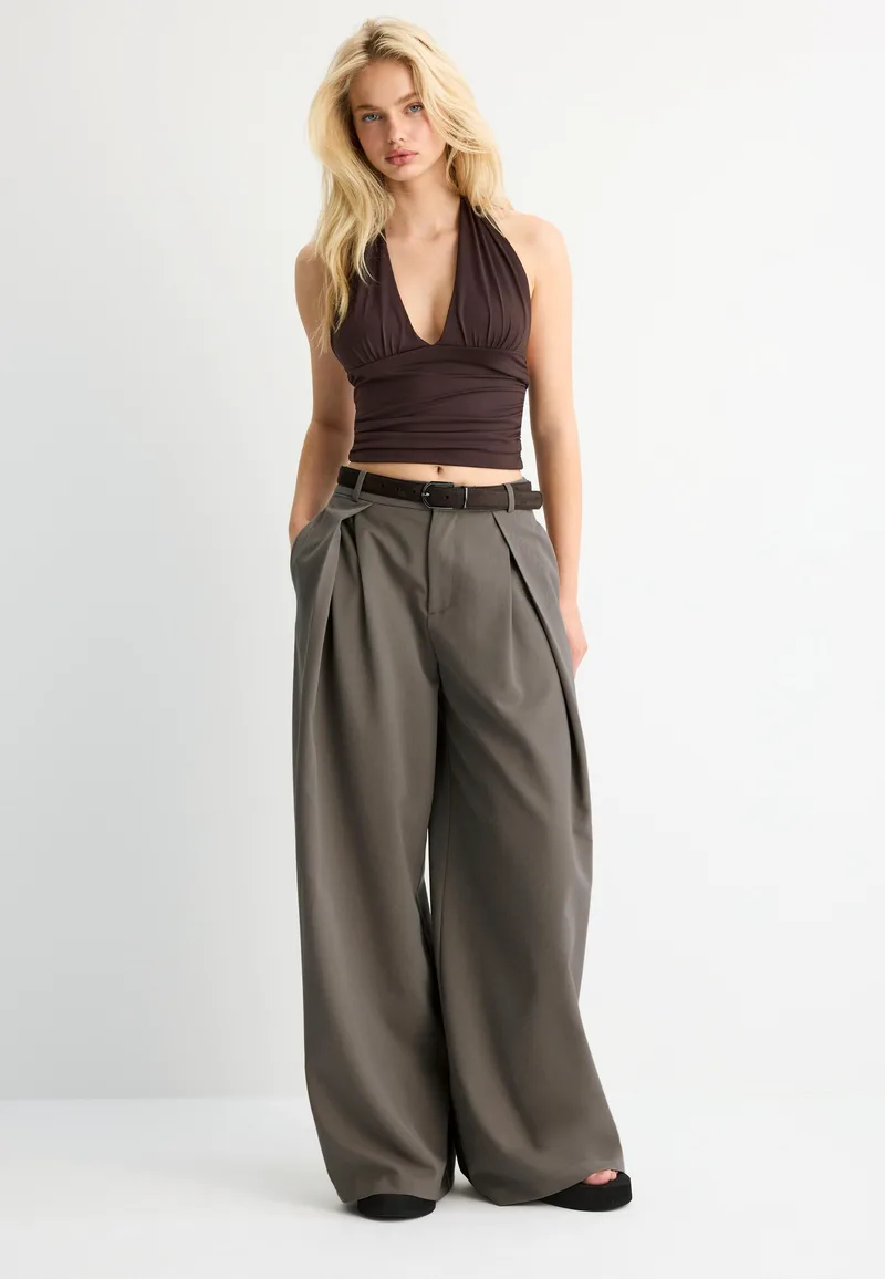 Stradivarius Παντελόνι Maxi Πιέτα Με Ζώνη 0-456 32