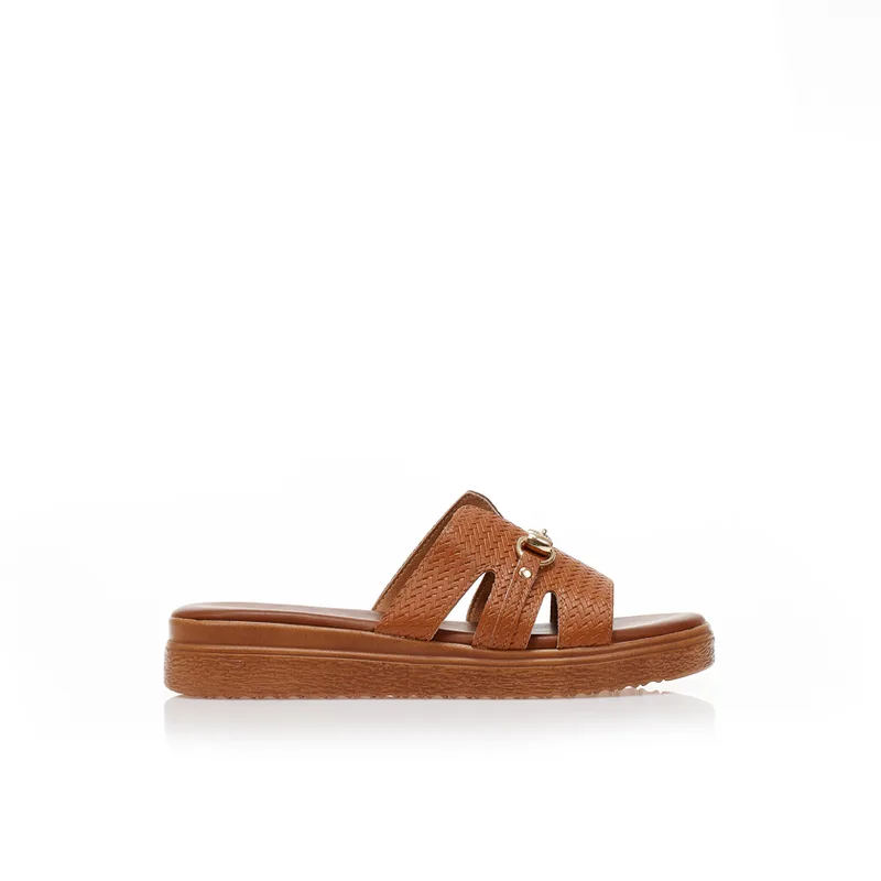 Flatforms TSOUKALAS κάμελ δερματίνη με χρυσή αγκράφα ΚΑΜΕΛ