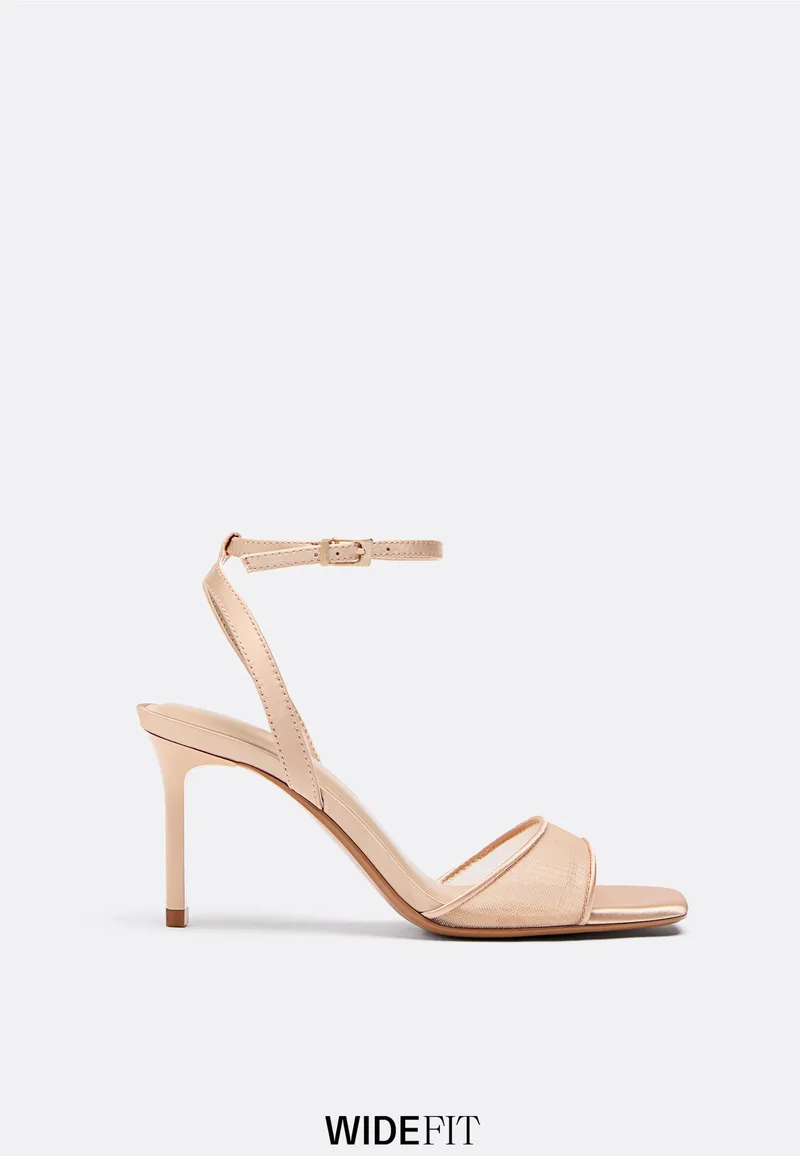 Stradivarius Wide Fit. Σατινέ Πέδιλα Με Τακούνι Μπεζ 39