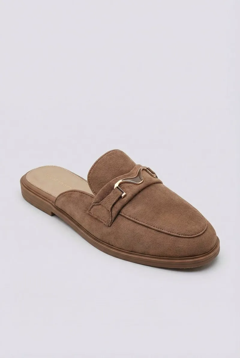 Ideal shoes Flat Mules with Metal Detail - 9778 - Tan Suede