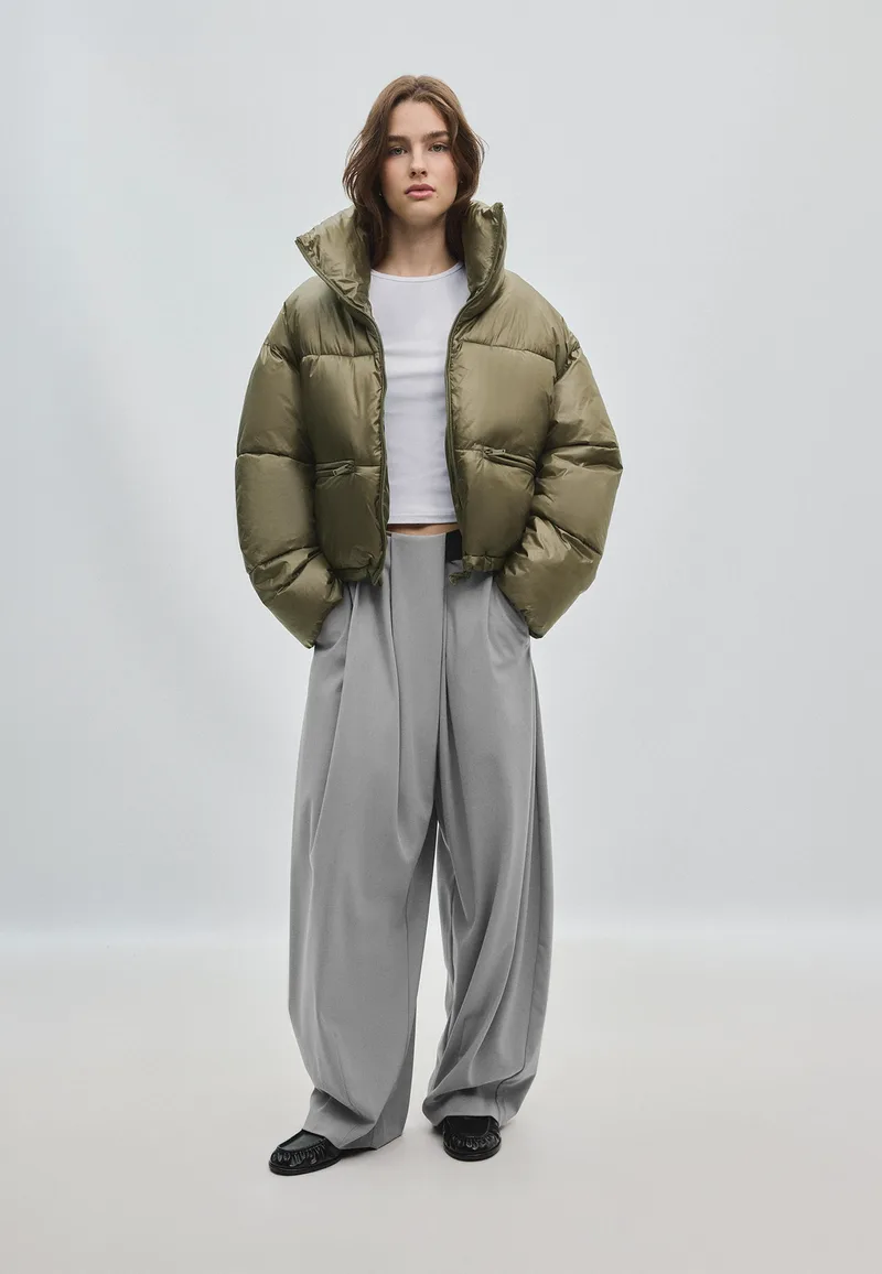 Stradivarius Cropped Μπουφάν Με Επένδυση Με Φτερά Χακί Xs