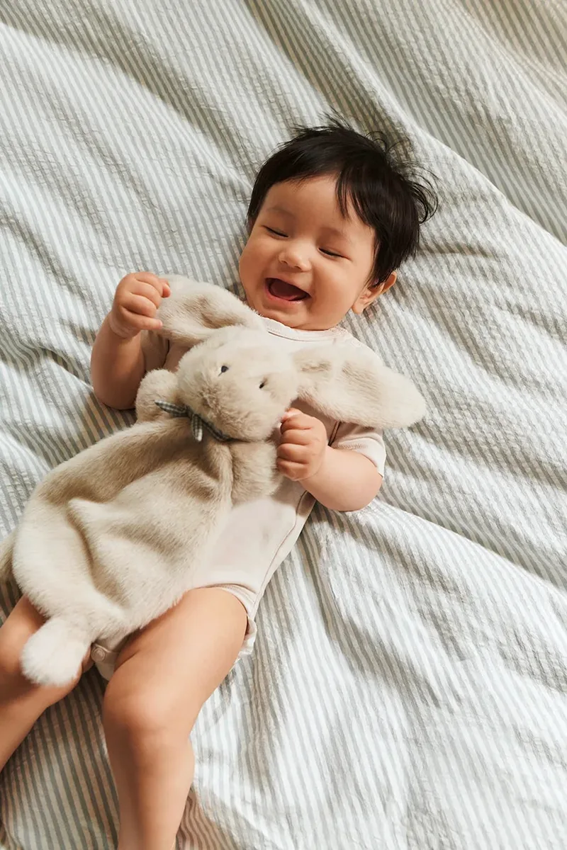 Liewood παιχνίδι αγκαλιάς Παιδικό Roy Rabbit Cuddle Cloth