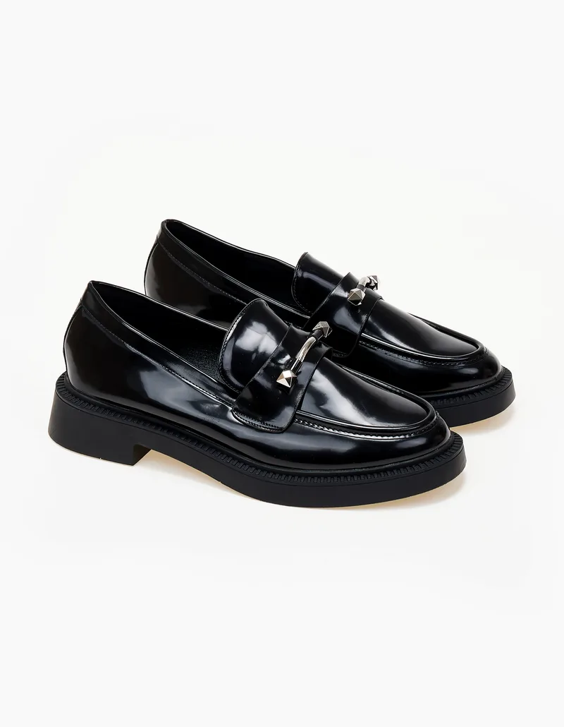 Loafers με μεταλλική λεπτομέρεια - Μαύρο