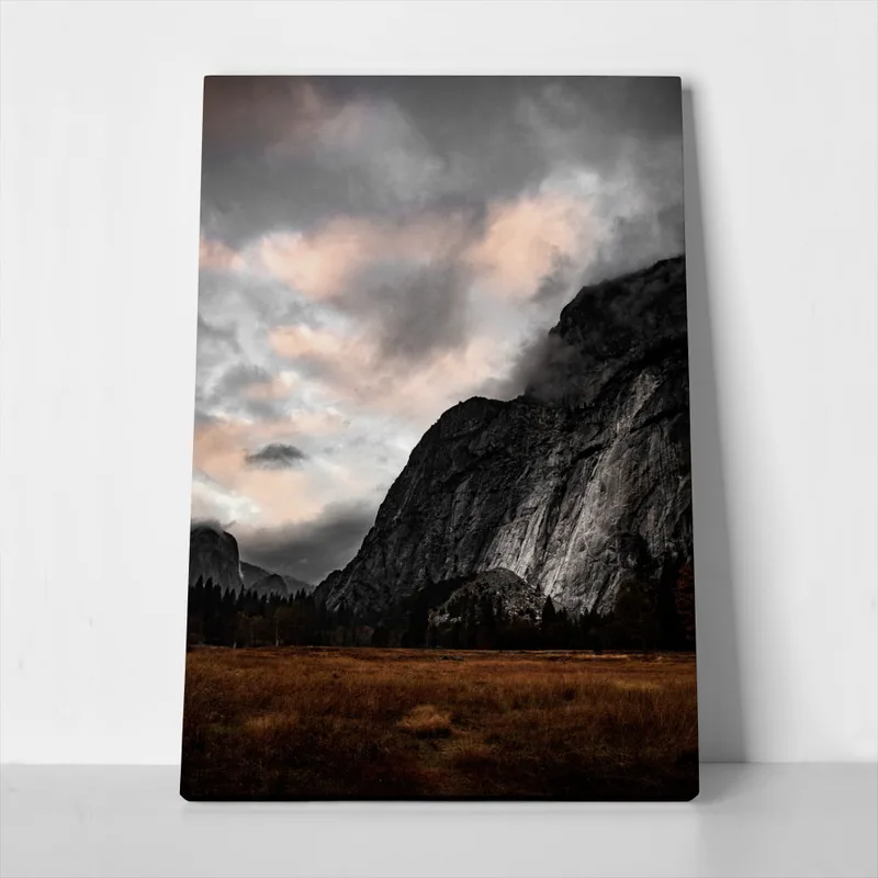 Πίνακας σε Καμβά RUSTIC FARMHOUSE FOGGY MOUNTAIN