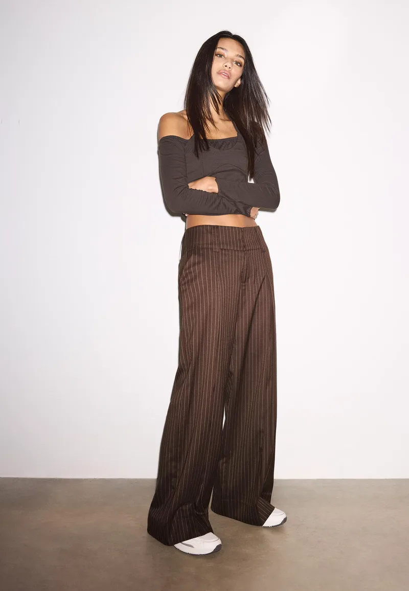 Stradivarius Παντελόνι Αμπιγιέ Με Ριγέ Ζώνη Μέσης Καφέ 34