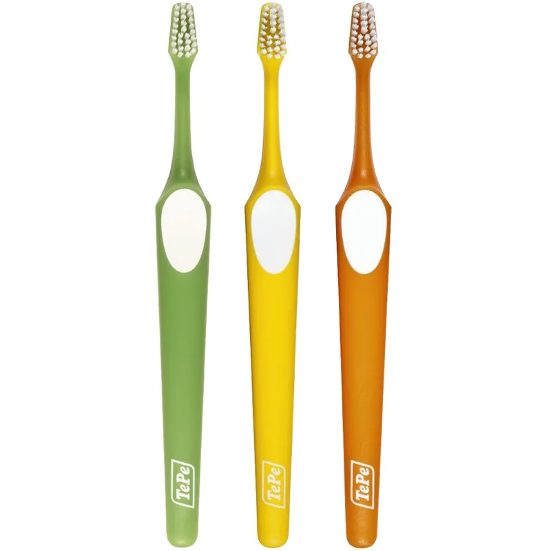 Tepe Supreme Soft Toothbrush Μαλακή Οδοντόβουρτσα που Διαθέτει Εργονομική Λαβή & Ίνες 2 Επιπέδων για Βελτιωμένη Προσπέλαση 3 Τεμάχια, Πράσινο / Κίτρινο / Πορτοκαλί