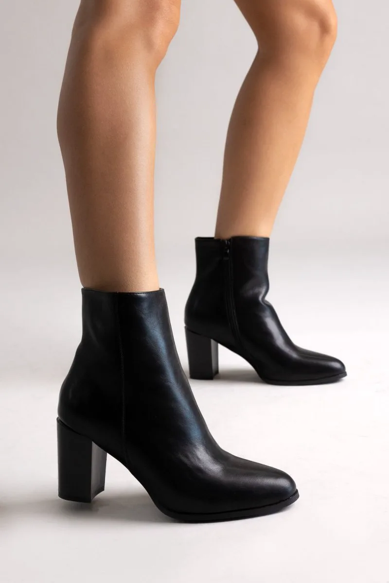 BOTEGGA 22 Round-Toe Ankle Boots with Block Heel - 181-214 - Black Matte