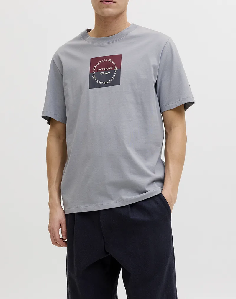 JACK&JONES JORCATSKILLS SQUARE BRANDING TEE SSCN LN 12290856-Tradewinds Gray