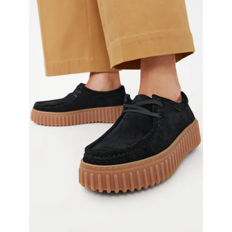 Κλειστά παπούτσια Clarks Torhill Bee 26172044 Μαύρο