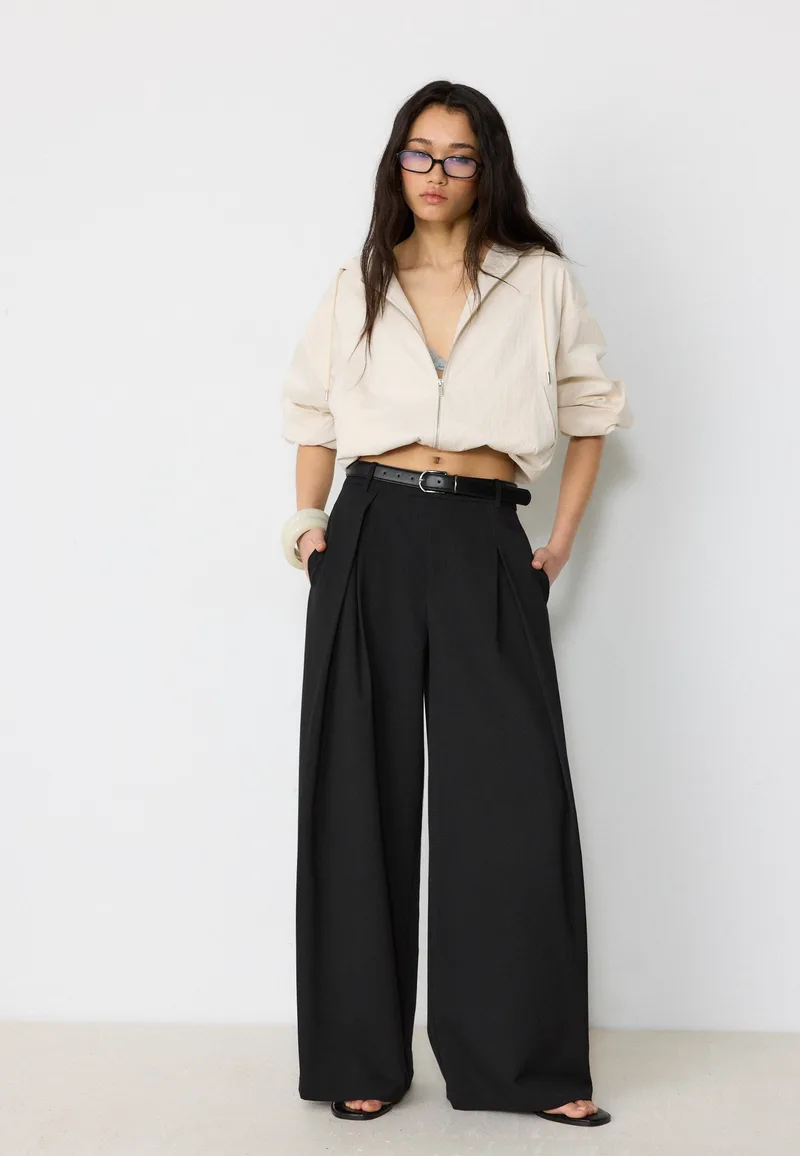 Stradivarius Παντελόνι Maxi Πιέτα Με Ζώνη Μαύρο 34