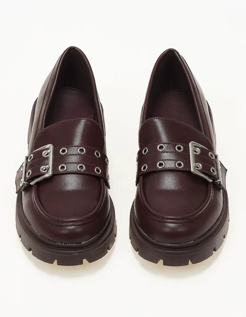 Loafers με τρακτερωτή σόλα και διακοσμητικό χοντρό λουράκι - Μπορντώ