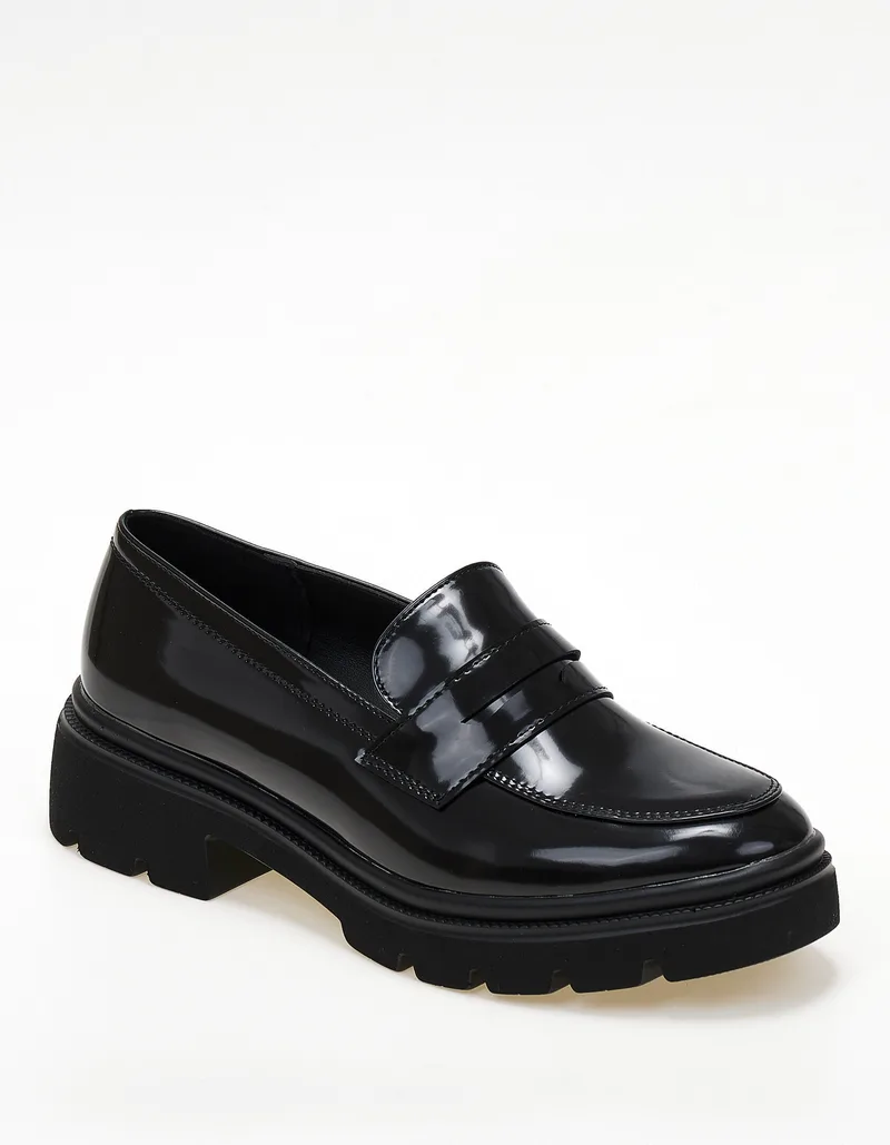 Loafers λουστρίνι με τρακτερωτή σόλα - Μαύρο