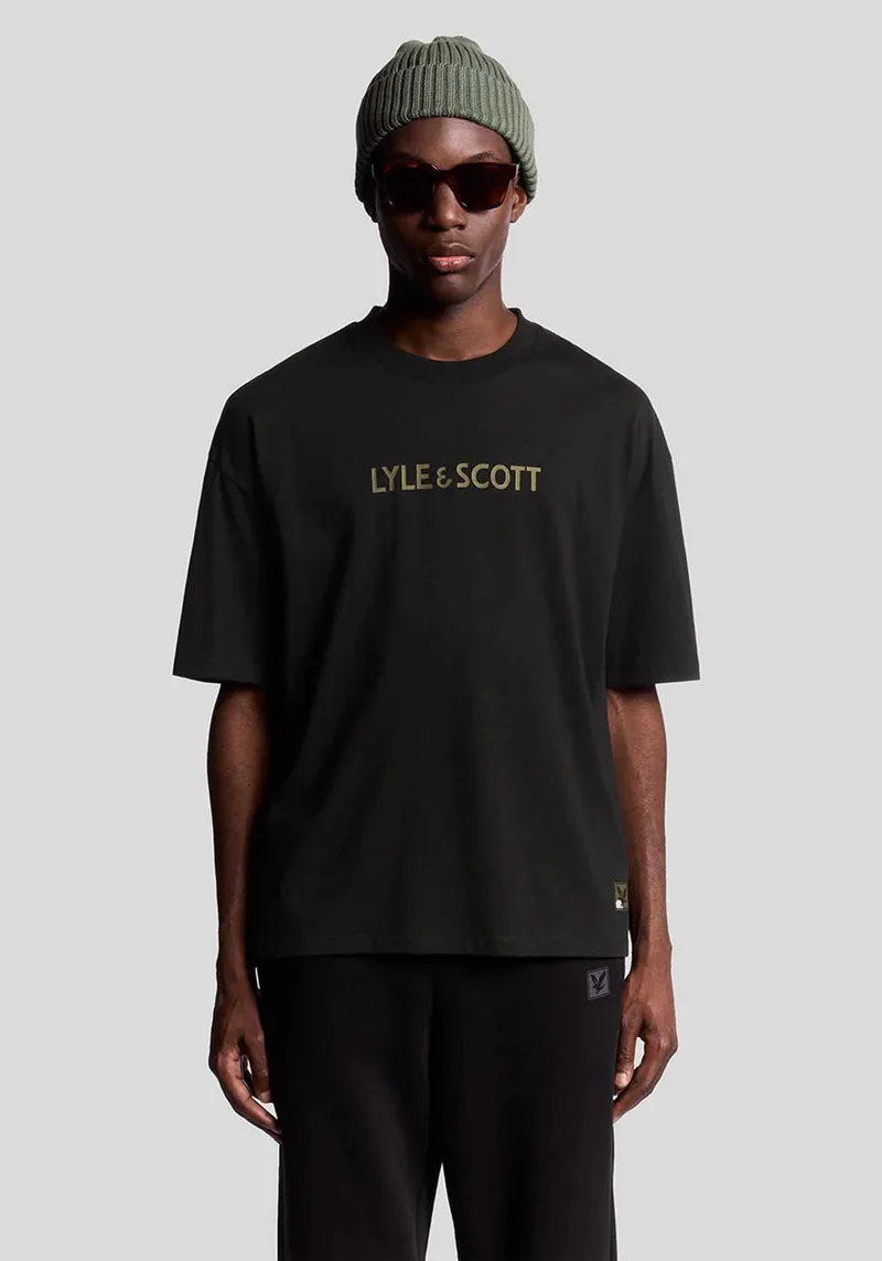 Lyle & Scott T Shirt της σειράς Graphic - LG2315VT Z865 Black