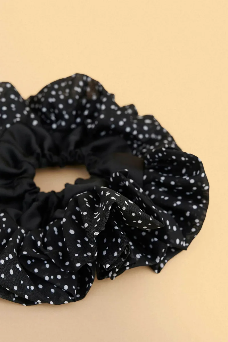 Attrattivo γυναικείο scrunchie με πουά σχέδιο - 9K23635 Ασπρόμαυρο
