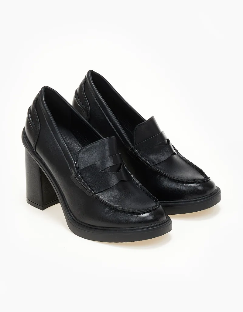 Loafers με ιδιαίτερο τακούνι - Μαύρο