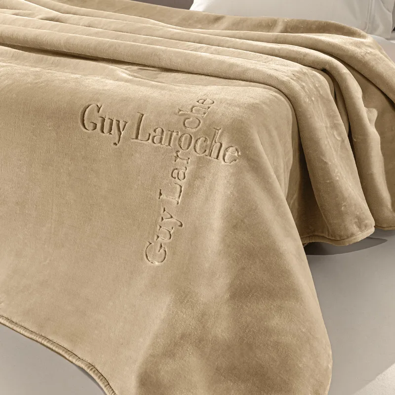 Κουβέρτα Βελουτέ Υπέρδιπλη 220X240 Guy Laroche Logo Almond (220x240)
