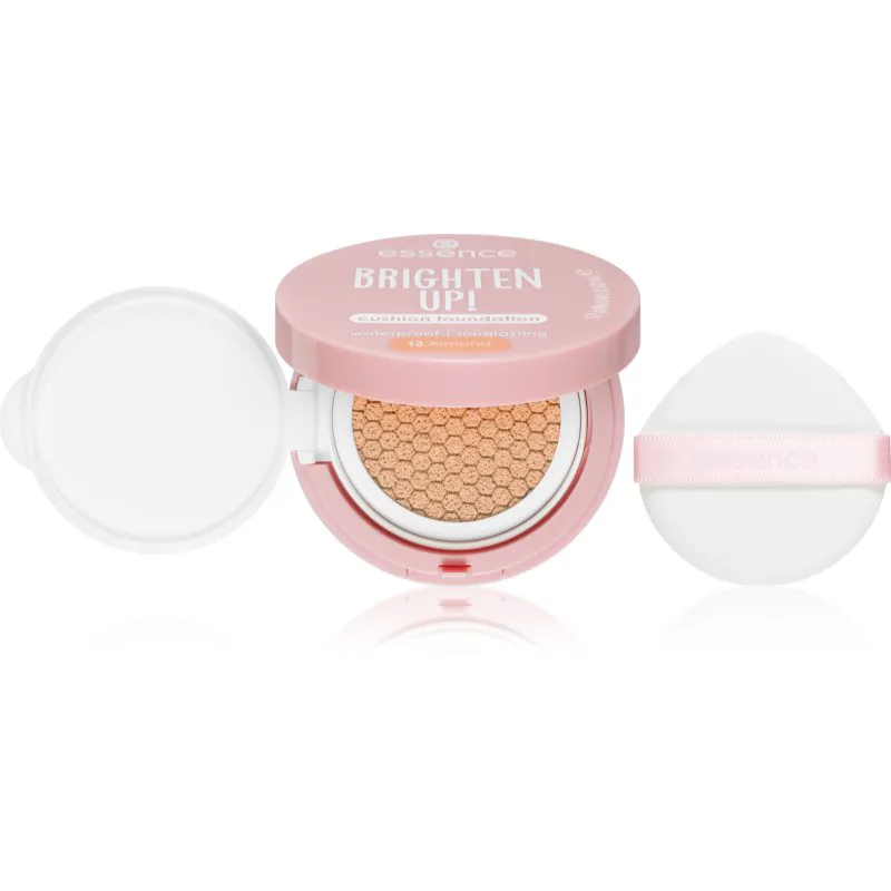 essence BRIGHTEN UP! Cushion Foundation μεικ απ σε σφουγγαράκι απόχρωση 13 Almond 12 γρ